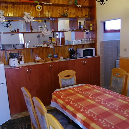 بيت ضيافة Horvath Kert Vendeghaz زيرك