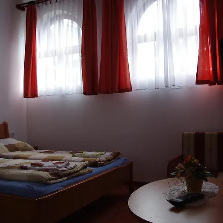 Pensjonat Horvath Kert Vendeghaz Zirc